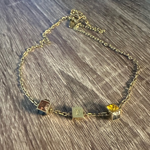 LOUIS VUITTON necklace LV Logo and Cube Swarovski crystals gold - Picture 9 of 15